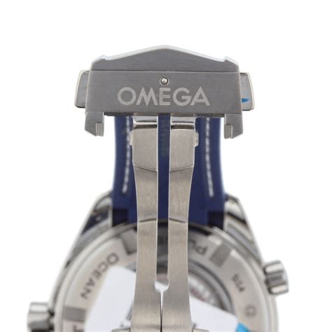 omega seamaster helium escape valve.